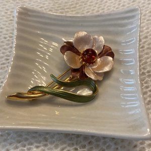 Beautiful Floral Vintage Brooch with Amber